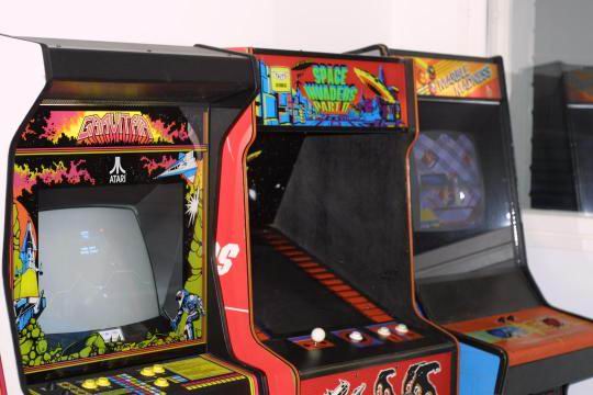 old mecha arcade game